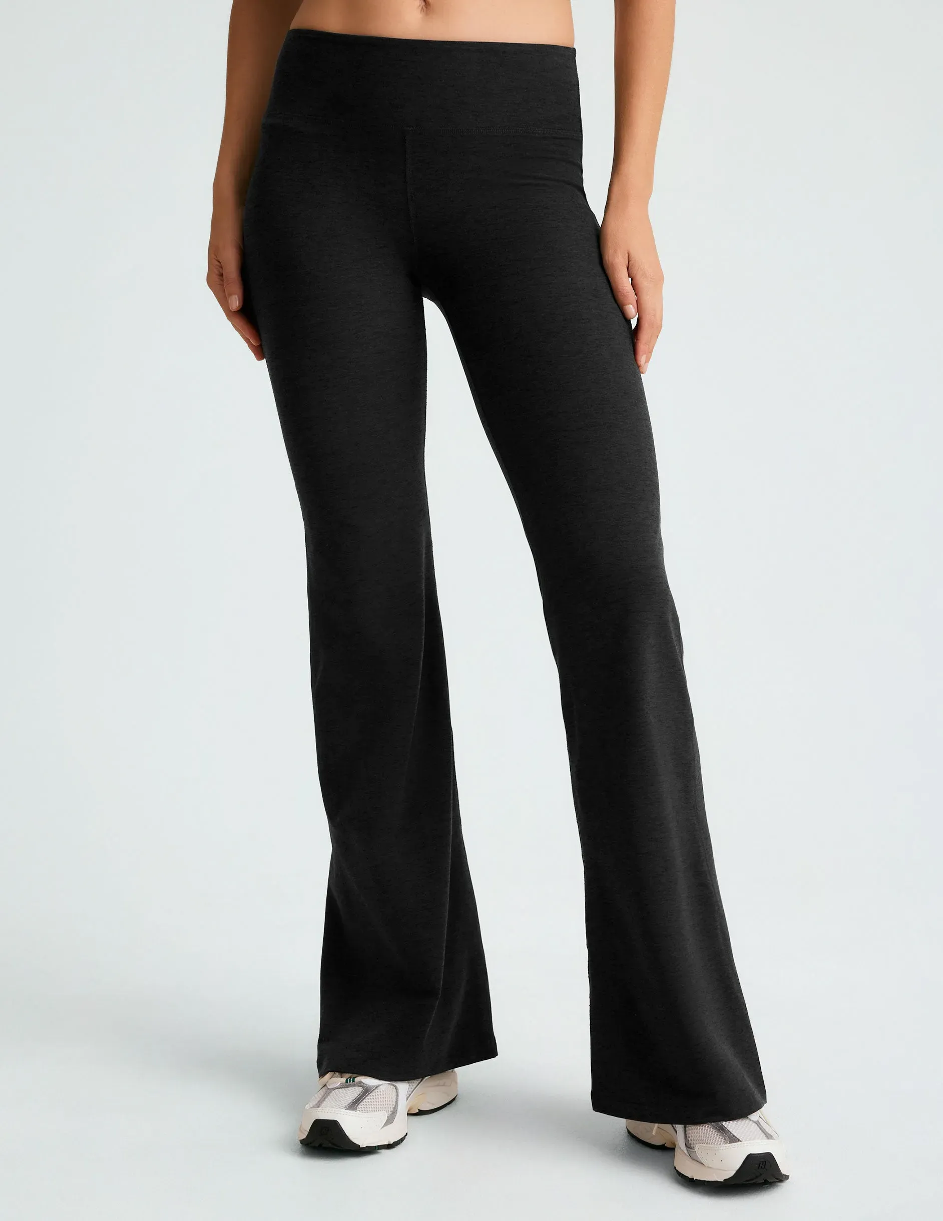 Why Everyone Suddenly Wore 90s Yoga Pants