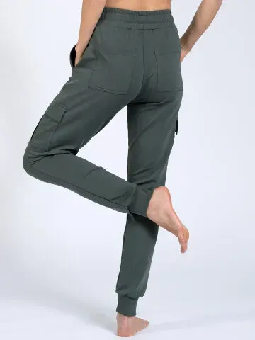 Why Khaki Yoga Pants with Pockets Are Taking Over Your Wardrobe
